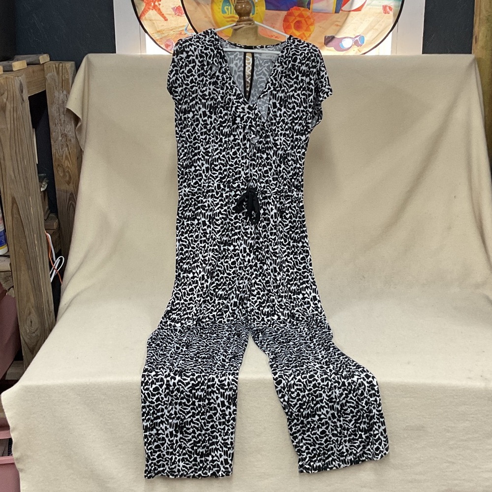 EUC Woman’s short sleeve Anne Klein2 jumpsuit
